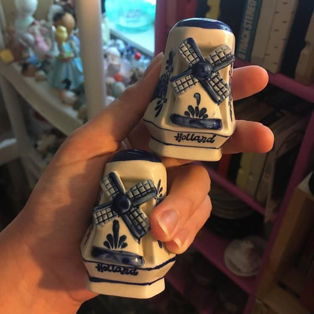 D E L F T Holland salt and pepper shakers